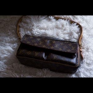 ❌SOLD❌ Louis Vuitton Viva Cite MM